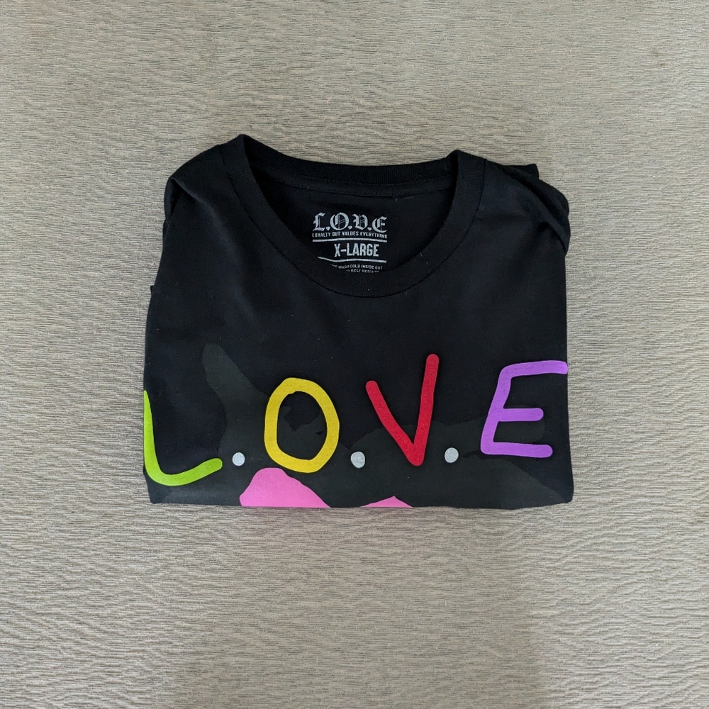 Love T Shirt. Black